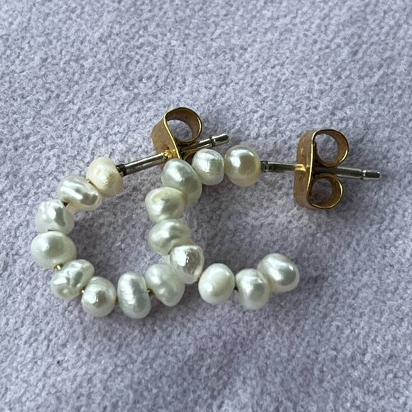 Madewell Freshwater Pearl Huggie Hoop Earrings - Picture 3 of 3